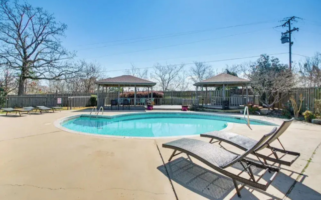 Million-dollar Views: Condo on Lake Hamilton!