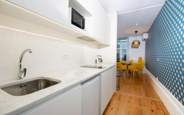 Low Cost Parking - Private Garden - Almada 392