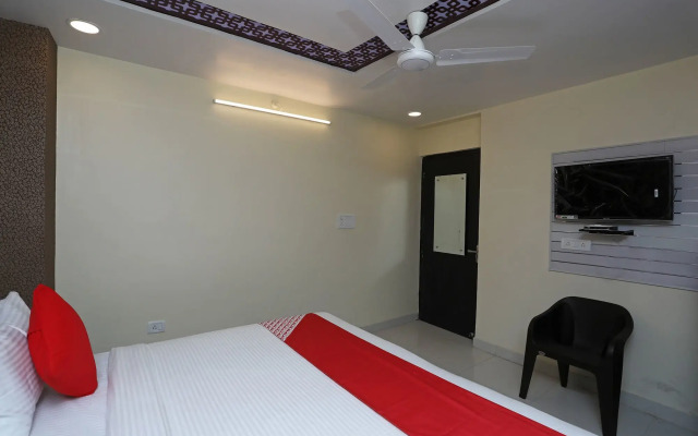 OYO 22697 Richa Grand Inn