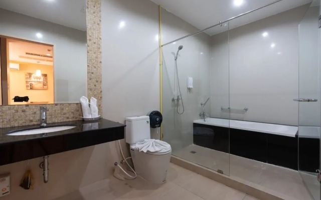 Greenview Ekkamai 10 by OYO Rooms