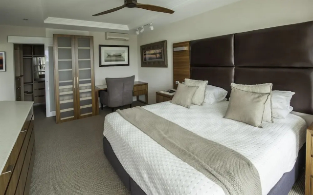 Waters Edge Apartment