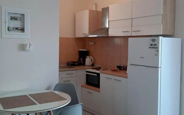 Crystal Cherry Apartment