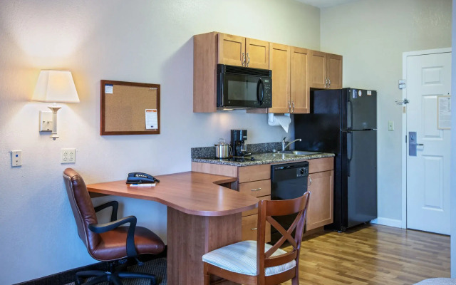 Candlewood Suites Windsor Locks Bradley Arpt by IHG