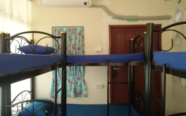 Dream Cat-Cher Hostel
