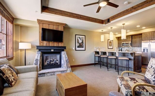 One Ski Hill Place S8414