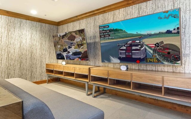 Ritz Carlton #5 2 Bedroom Condo by RedAwning