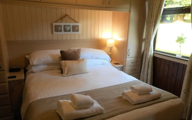 Birch Lodge 13 with Hot Tub