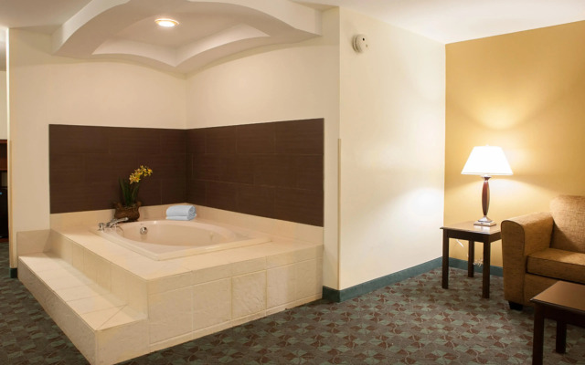 Holiday Inn Express Hotel & Suites Canton, an IHG Hotel