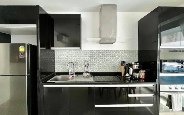 B12a Pool Access Partial Seaview 2brs 1bath Karon