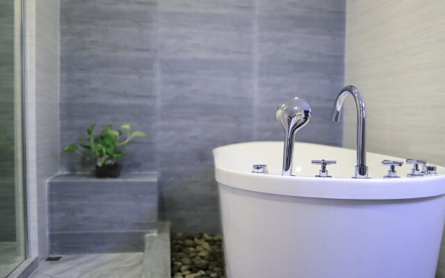 Triton Beach Hotel & Spa