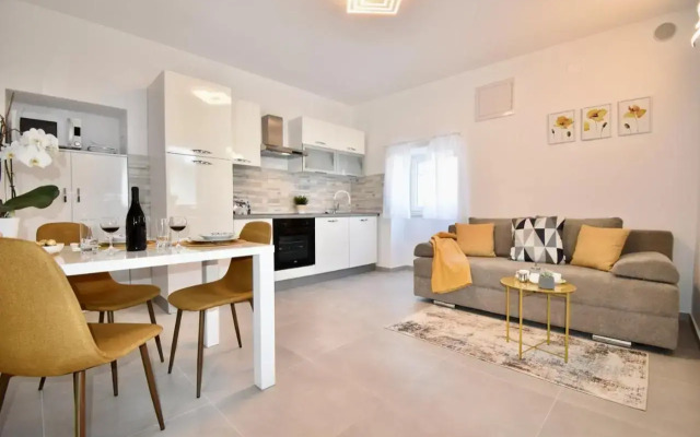 Apartment Erika - for 2 near the beach