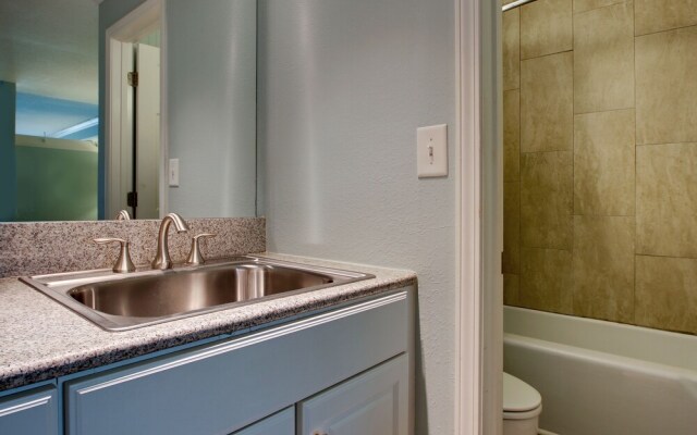 Islander Hotel & Resort