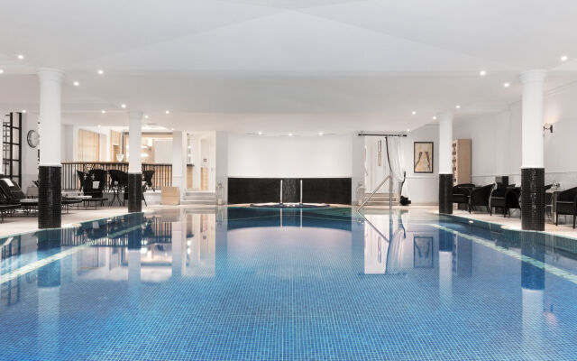 Schlosshotel Berlin By Patrick Hellmann