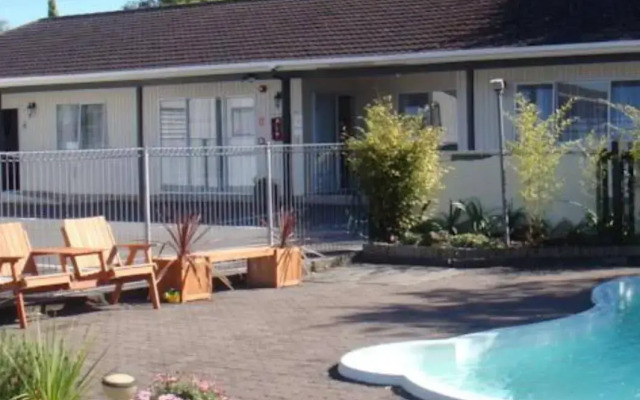 Acorn Estate Motel