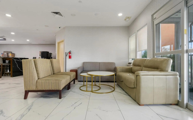 Chicago Club Inn & Suites