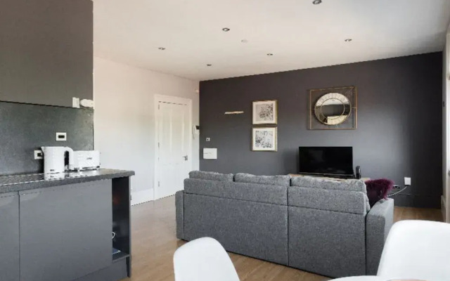 The Riverside Escape - 3bdr in 3 Central Apartments