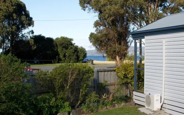 Snug Beach Cabin And Caravan Park