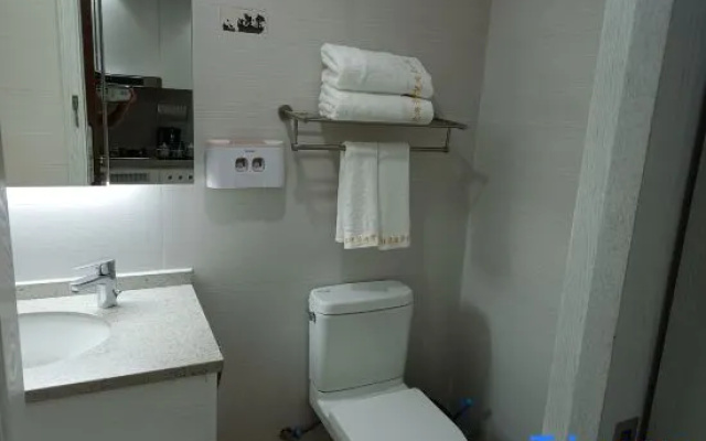 JunYixuan Inn – Bathroom – Shenzhen
