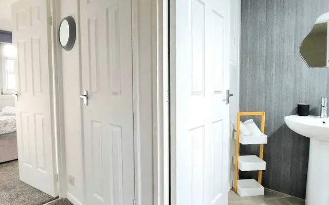 Quirky Home Quiet Neighbourhood