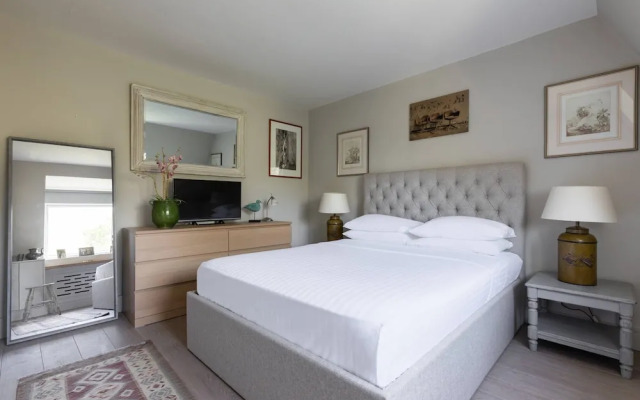 Elm Park Gardens XVI by Onefinestay