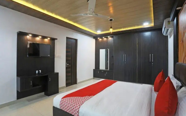 OYO 40232 Paradise Mahal