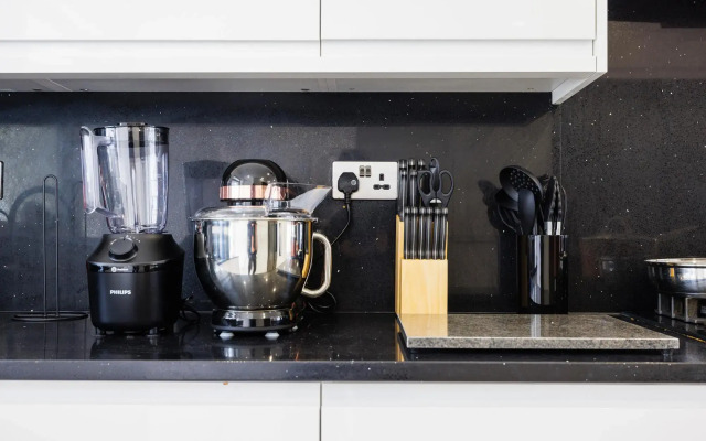 Luxurious - Pool Table - Games Room - Free Parking