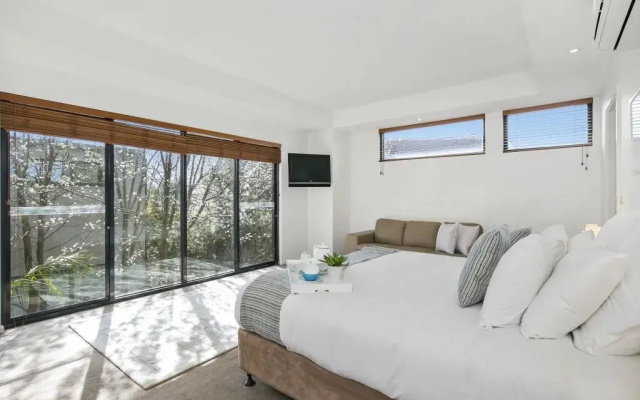 11 Glen Eagles Close