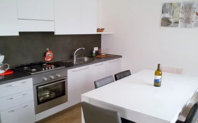Renovated Apartment With Lake View, Swimming Pool, Wifi, in Val di Ledro