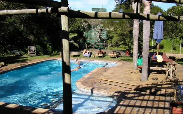Buccaneers Lodge & Backpackers