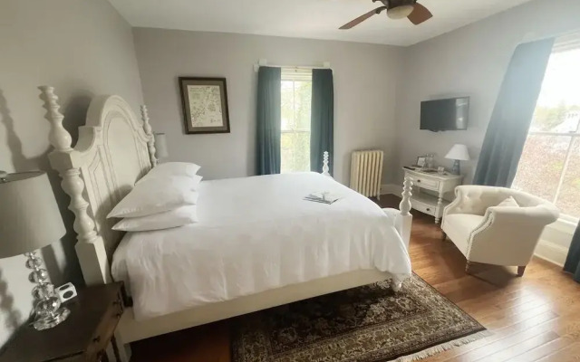 LimeRock Inn