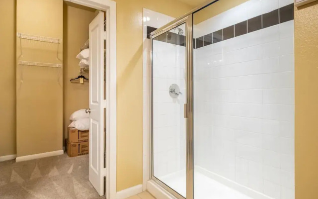 Executive Suite With Pool & Gym