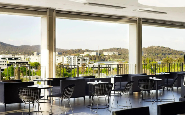 Burbury Hotel & Apartments