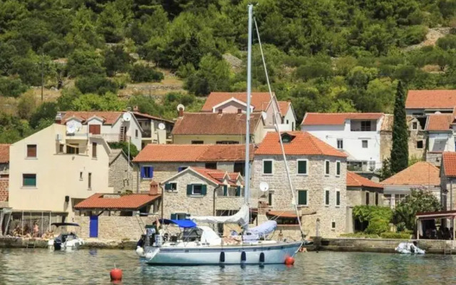 Apartment Mirni - 5 m from sea