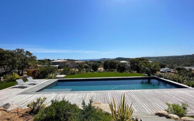 Splendide villa d'architecte vue sur la baie de Pinarellu