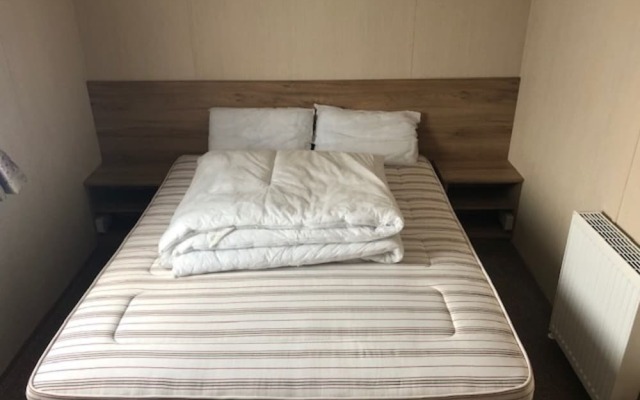 Beautiful Cosy 2-bed Caravan in Clacton-on-sea