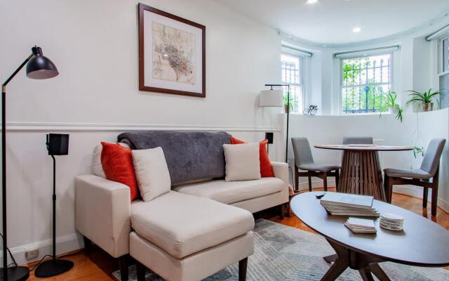 Fancy 1-BR in Central Location ⚜ Parking available