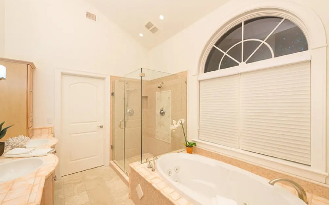 Waterfront Pink House With Private Dock Pool