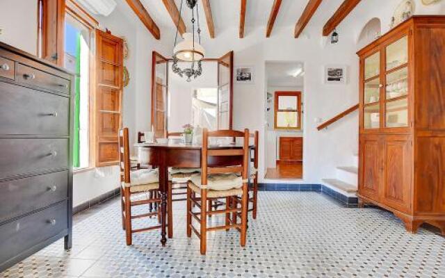 Pilar House