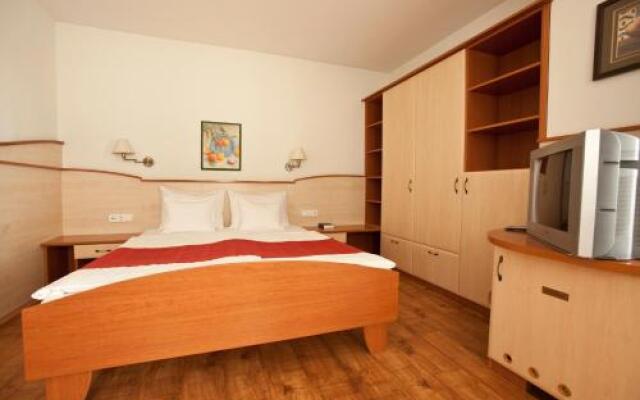 Hotel Makar Sport And Atrium