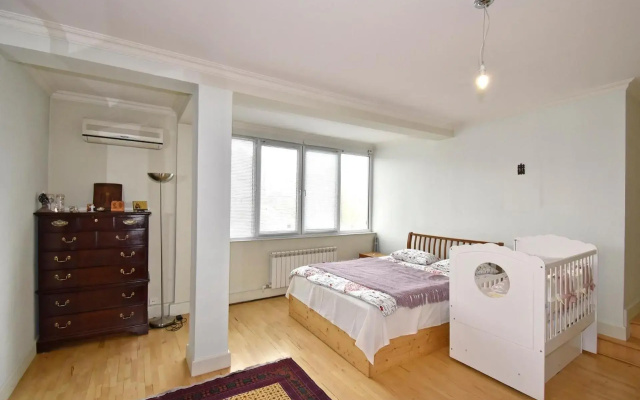 Khanjyan street, 3 bedrooms Duplex, Spacious apartment for rent DXA344