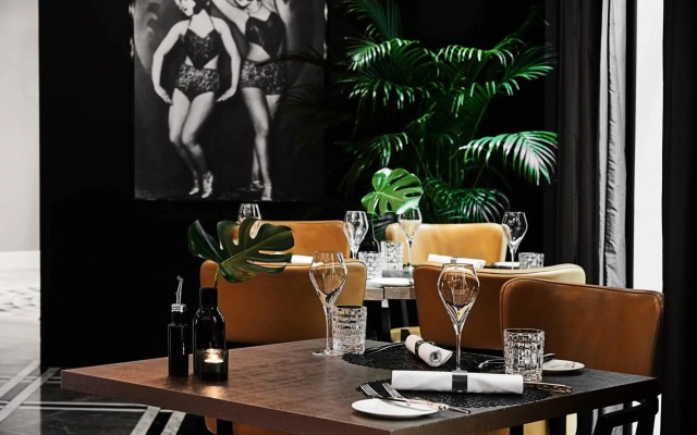 Roomers Berlin Steinplatz, Autograph Collection