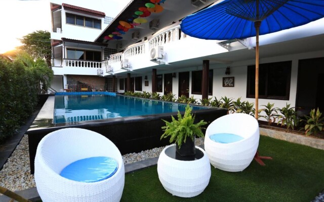 Pai Residence Chiangmai Gate
