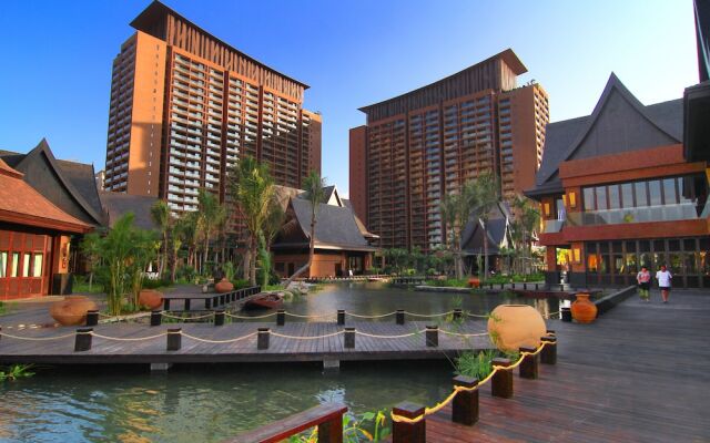 Coconut Grove Hotel
