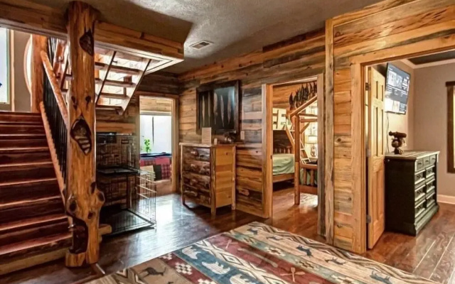 Rustic Hideaway 4 Bedroom Cabin by RedAwning