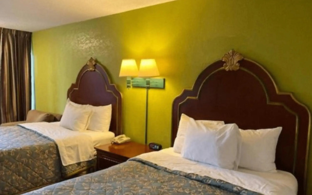Travelodge by Wyndham Sellersburg / Louisville North