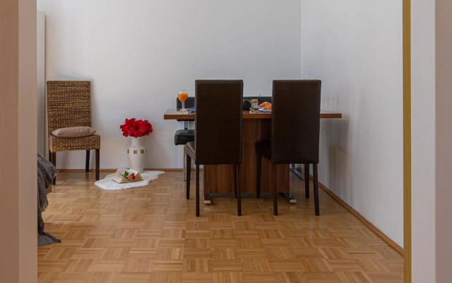 Yeshello Elegant Apartment near Central Vienna