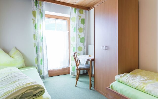 Spacious Apartment Near Ski Area In Konigsleiten
