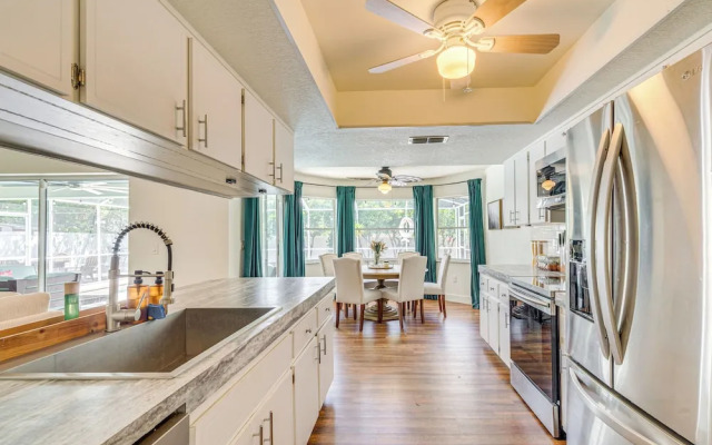 Private Pool & Lanai: Spring Hill Oasis