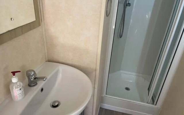 Pets Stay Free 2 Bedroom Caravan at Heacham Beach