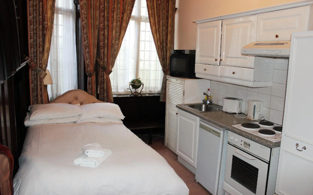 Kensington Court ApartHotel